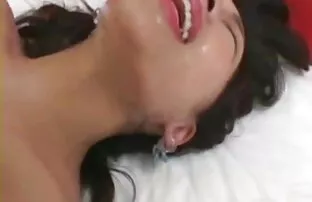 ऑस्ट्रेलियाई सुनहरे बालों वाली लड़की बिल्ली क्रीम पाई एक्स एक्स एक्स एंड सेक्सी मूवी सह शॉट के साथ भरा है