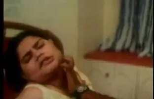 वास्तविकता सनी लियोन के सेक्सी फुल मूवी किंग्स-सोफी उठाया जाता है और गड़बड़