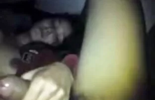 सुंदर लड़की के साथ उसे मुंडा सेक्स वीडियो फिल्म फुल मूवी योनी से पता चलता है