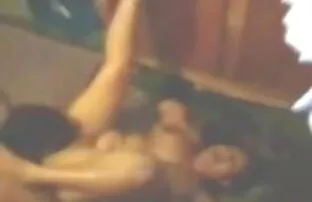 मासूम किशोर मुर्गा की उसकी पहली ब्लू सेक्सी हिंदी मूवी स्वाद हो जाता है