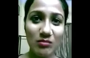 सुंदर बेब उसे के भाई और बहन की सेक्सी मूवी साथ खेलता है