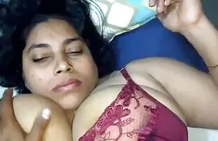 रुई उसे बिल्ली की बीएफ ओपन सेक्सी मूवी अच्छी देखभाल लेता है