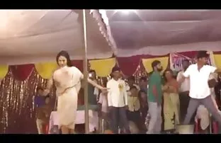 शरारती किशोर सेक्सी पिक्चर फुल मूवी हिंदी एक गर्म सेक्स दृश्य है