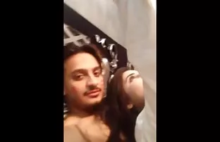 मोबाइल स्काउट बंद मरोड़ते इंग्लिश ब्लू सेक्सी मूवी एक नकाबपोश आदमी