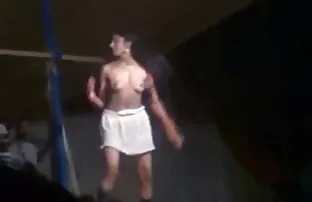 महान संभोग सुख के साथ समाप्त होता है.कोमल दुलार बंध बॉलीवुड की सेक्सी मूवी हिंदी में और GLANS लिंग