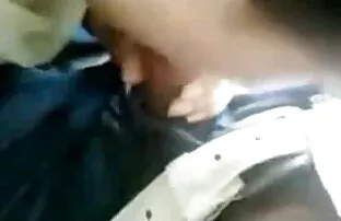 सींग का बना हुआ छात्र देना में सेक्सी मूवी हॉलीवुड कार के बाहर विश्वविद्यालय