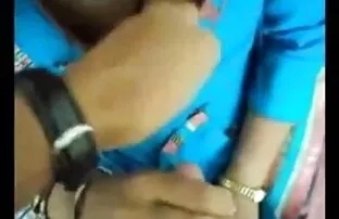 तेजस्वी आकर्षक सेक्सी पट्टी और गोद नृत्य ब्लू सेक्सी मूवी वीडियो बनाता है