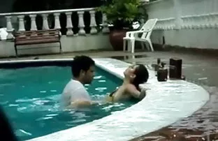 कॉलेज सेक्सी फुल मूवी वीडियो लड़कियां चमकती समुद्र तट पर