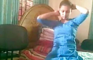 धोखा आरोप: ट्रिपल एक्स सेक्सी मूवी युवा, गुलाम मार पड़ी है मुश्किल जंजीरों में