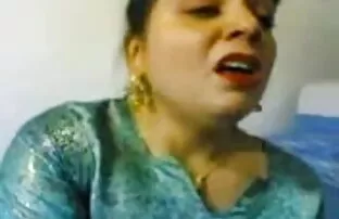 नकली पुलिस वाले पुलिस वाले कुंवारी दुल्हन सेक्सी मूवी अकेले घर पर लड़की