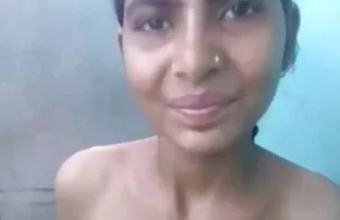 वह भर राजस्थानी हिंदी सेक्सी मूवी देता है घायल पुराने बालों वाली बिल्ली दादी